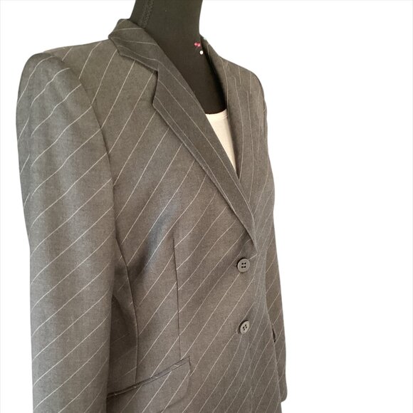 VINTAGE ARMANI COLLEZIONI 100% Virgin Wool 2-PC Grey Pinstripe Pant Suit, Sz 6 - Picture 8 of 14